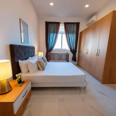 The With A Path To The Sea Apartmán