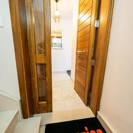 The With A Path To The Sea Apartment *
