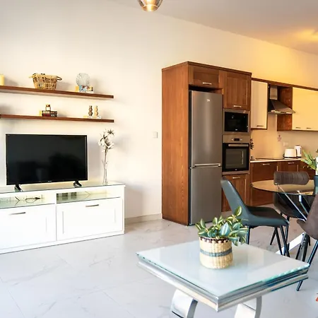 The With A Path To The Sea St. Paul's Bay