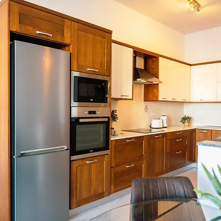 3br With Sea Access In