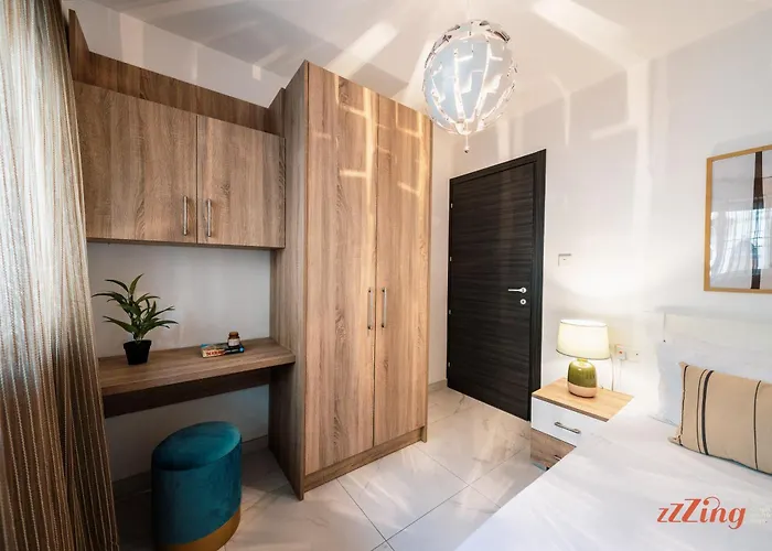 The With A Path To The Sea * Σεντ Πόλς Μπέι