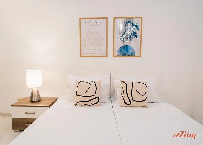 The With A Path To The Sea * Σεντ Πόλς Μπέι